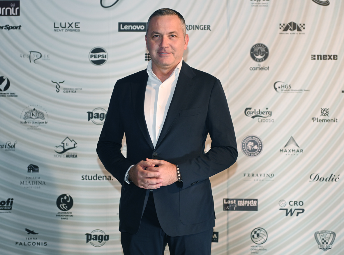 Brojni sportaši, legende i uglednici na proslavi 19. godišnjice emisije sport nedjeljom Brojni sportaši, legende i uglednici na proslavi 19. godišnjice emisije sport nedjeljom