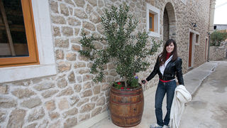 Top model Lorena Dias Terezinho i njena sestra Mara Dias, pronašle davno izgubljenu obitelj u Bibinjama, foto: Leo Banić Top model Lorena Dias Terezinho i njena sestra Mara Dias, pronašle davno izgubljenu obitelj u Bibinjama, foto: Leo Banić