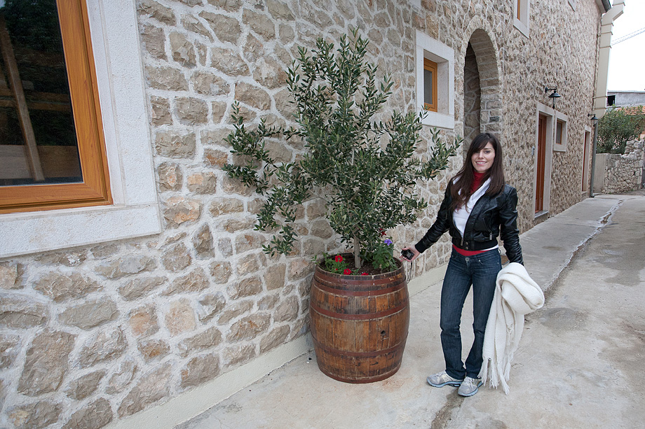 Top model Lorena Dias Terezinho i njena sestra Mara Dias, pronašle davno izgubljenu obitelj u Bibinjama, foto: Leo Banić Top model Lorena Dias Terezinho i njena sestra Mara Dias, pronašle davno izgubljenu obitelj u Bibinjama, foto: Leo Banić