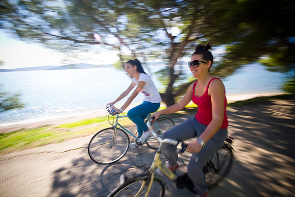 Kupanje na plaži Kolovare 8. listopada (foto:Saša Čuka)