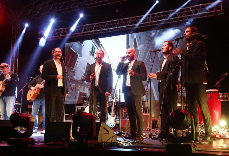 U povodu 950 godina prvog spomena grada Šibenika, blagdana sv. Mihovila i Dana grada održan je veliki koncert legendarnog Mate Miše Kovača. Photo: Duško Jaramaz/PIXSELL U povodu 950 godina prvog spomena grada Šibenika, blagdana sv. Mihovila i Dana grada održan je veliki koncert legendarnog Mate Miše Kovača. Photo: Duško Jaramaz/PIXSELL