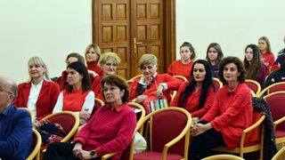 U Zadru obilježen Dan crvenih haljina