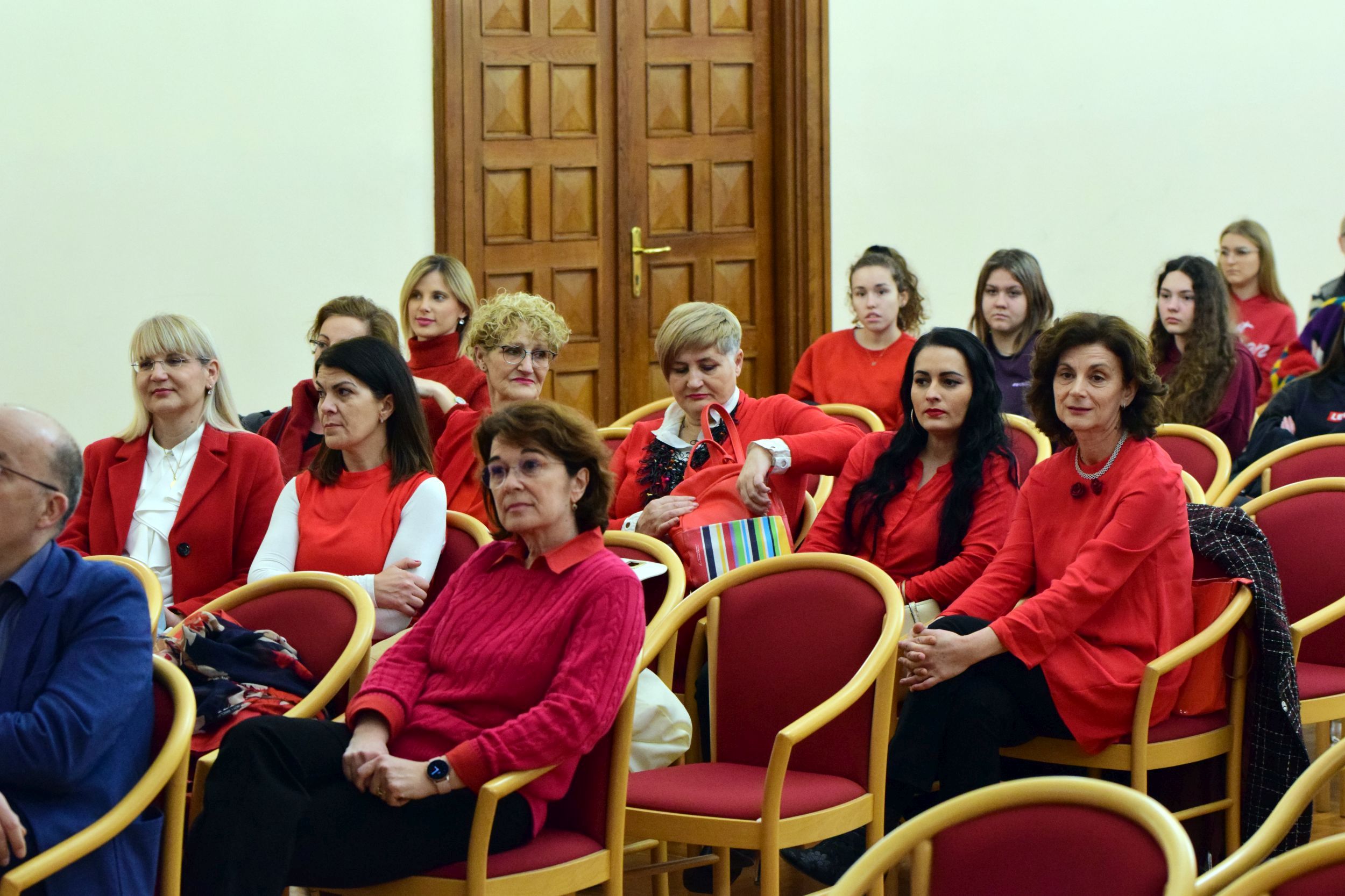 U Zadru obilježen Dan crvenih haljina