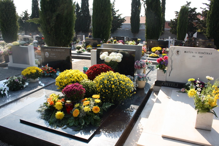 Blagdan Svih Svetih na groblju Belafuža 1. studenog 2011, Foto: Mladen Malik Blagdan Svih Svetih na groblju Belafuža 1. studenog 2011, Foto: Mladen Malik