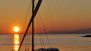 Rab, 131111.
Topao i suncan dan na otoku Rabu zavrsio je predivnim zalaskom sunca.
Foto: Goran Novotny / CROPIX Rab, 131111.
Topao i suncan dan na otoku Rabu zavrsio je predivnim zalaskom sunca.
Foto: Goran Novotny / CROPIX