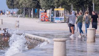 Olujno jugo na zadarskoj rivi