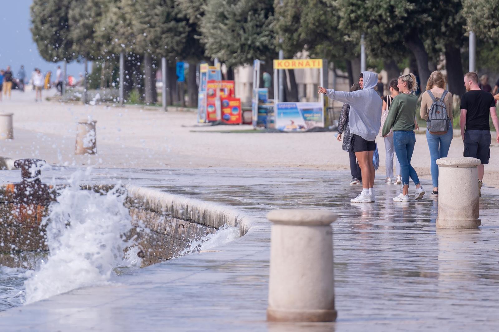 Olujno jugo na zadarskoj rivi
