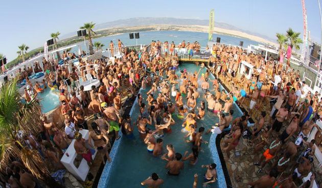 08.08.2013., Otok Pag, Zrce – 24-satna zabava na popularnoj plazi Zrce uz zgodne plesacice svakim danom privlace sve vise gostiju zeljne lude zabave. Photo: Filip Brala/PIXSELL