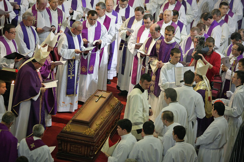 Posljednji ispraćaj nadbiskupa Ivana Prenđe (foto: Marin Gospić)