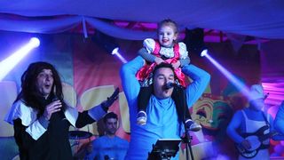 Virske maškare: Nedjelja u znaku zvijezdice Meri, Tota i Tempo Banda