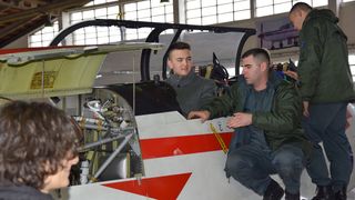 Polaznici Zimske škole u posjeti vojarni “Pukovnik Mirko Vukušić” u Zemuniku