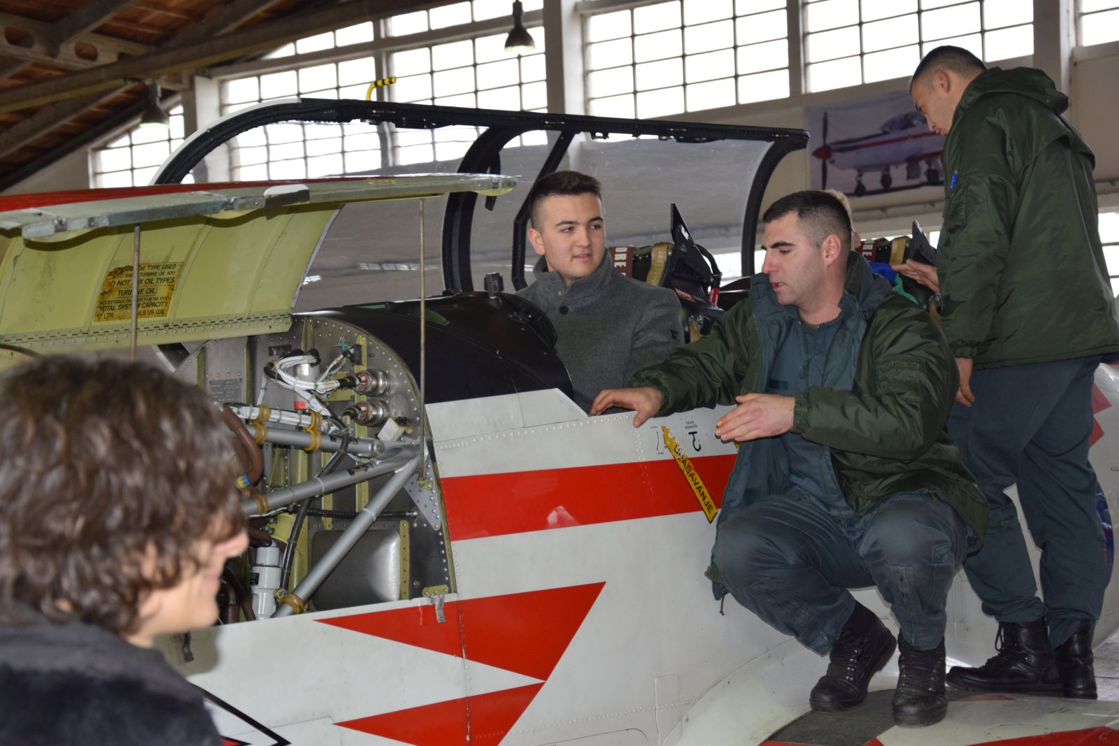 Polaznici Zimske škole u posjeti vojarni “Pukovnik Mirko Vukušić” u Zemuniku