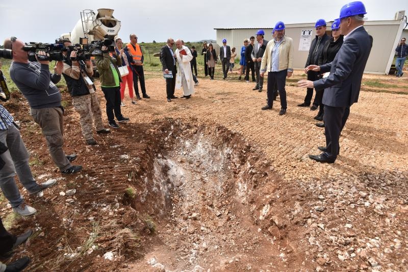 Biograd na Moru: Postavljen kamen temeljac za zabavni park Mirnovec. Foto: Dino Stanin/PIXSELL Biograd na Moru: Postavljen kamen temeljac za zabavni park Mirnovec. Foto: Dino Stanin/PIXSELL