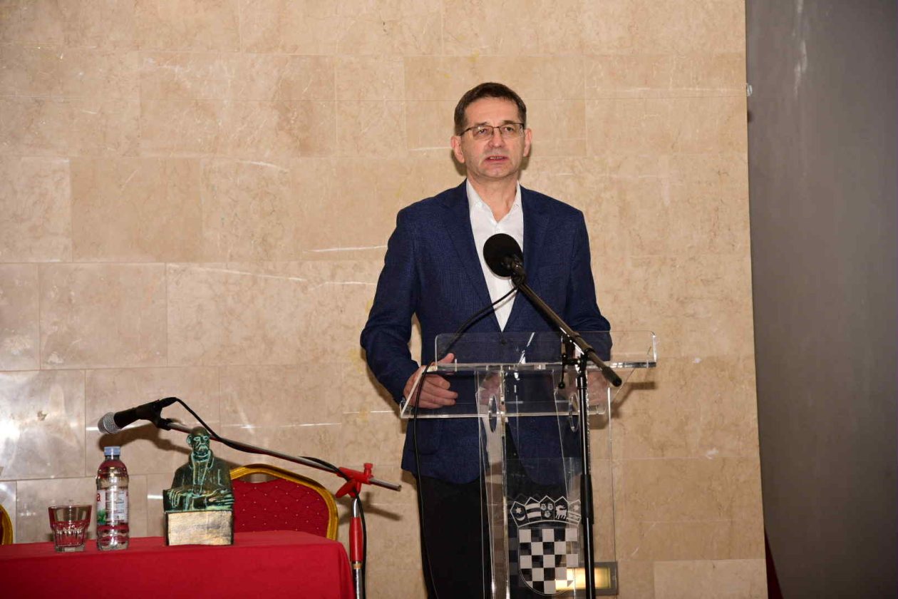 4f2a29a2-ee45-47dd-a1c8-6423531a03bc 4f2a29a2-ee45-47dd-a1c8-6423531a03bc