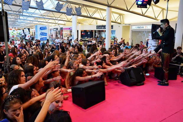 Supernova: Adio školo uz uručenje nagradnog automobila Audi A 1 i velike donacije u visini 50.000 kn HCK-u Supernova: Adio školo uz uručenje nagradnog automobila Audi A 1 i velike donacije u visini 50.000 kn HCK-u