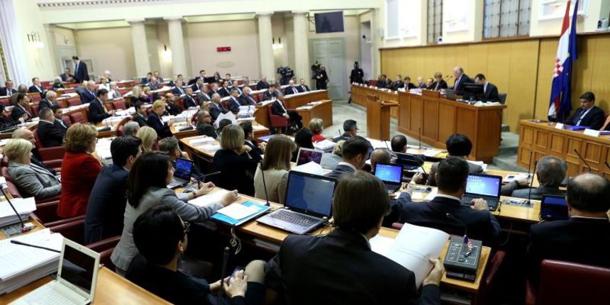 13.11.2013., Zagreb – Usvajanjem dnevnog reda i aktualnim prijepodnevom Sabor je poceo 10. sjednicu. Photo: Patrik Macek/PIXSELL Autor  Patrik Macek/PIXSELL KLJUČNE RIJEČI  Hrvatski sabor, sjednica, aktualno prijepodne, Sabor , zoran milanovic