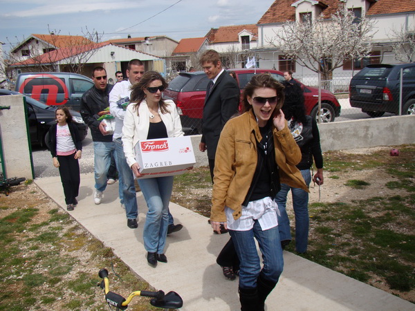 Humanitani uskrsni konvoj Zadar – Oklaj