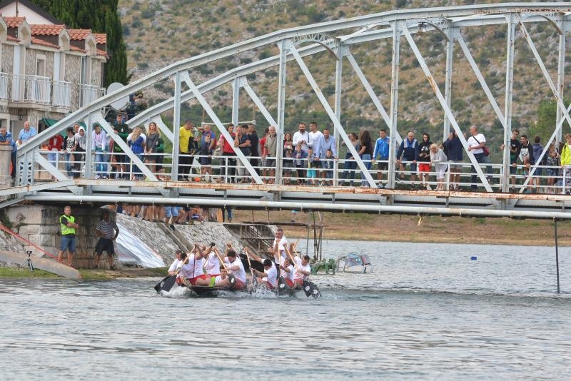 Opuzen: Utrke veslača za startne pozicije za 19. maraton lađa na Neretvi. Photo: Damir Špehar/PIXSELL