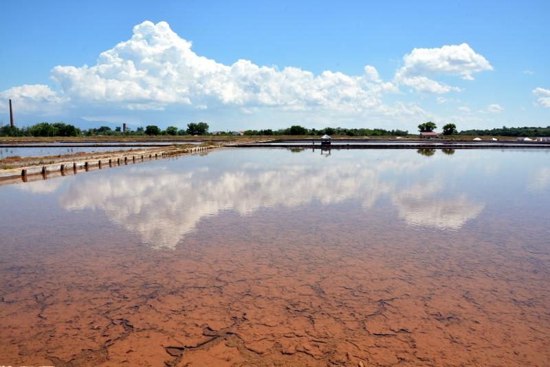 Nin – Povijesni gradic Nin pokraj Zadra za svoju prepoznatljivost ima nadaleko poznatu i najstariju hrvatsku solanu. Pod geslom “Prica o soli…” i dan danas se sol proizvodi na tradicionalan nacin. Photo: Damir Spehar/PIXSELL Nin – Povijesni gradic Nin pokraj Zadra za svoju prepoznatljivost ima nadaleko poznatu i najstariju hrvatsku solanu. Pod geslom “Prica o soli…” i dan danas se sol proizvodi na tradicionalan nacin. Photo: Damir Spehar/PIXSELL
