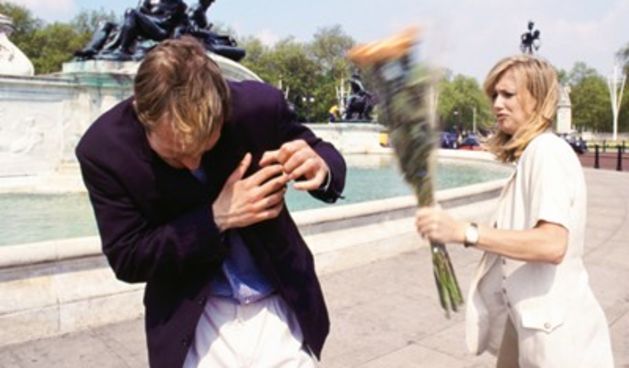 žena zlostavlja muškarca