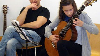 Kava pretočena u pjesmu – večer poezije u Muzeju antičkog stakla. Foto: Gordana Šarić