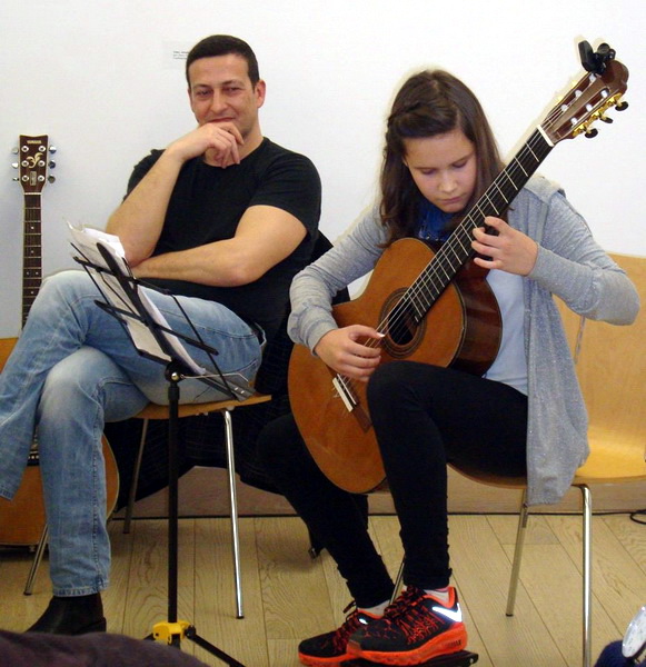 Kava pretočena u pjesmu – večer poezije u Muzeju antičkog stakla. Foto: Gordana Šarić