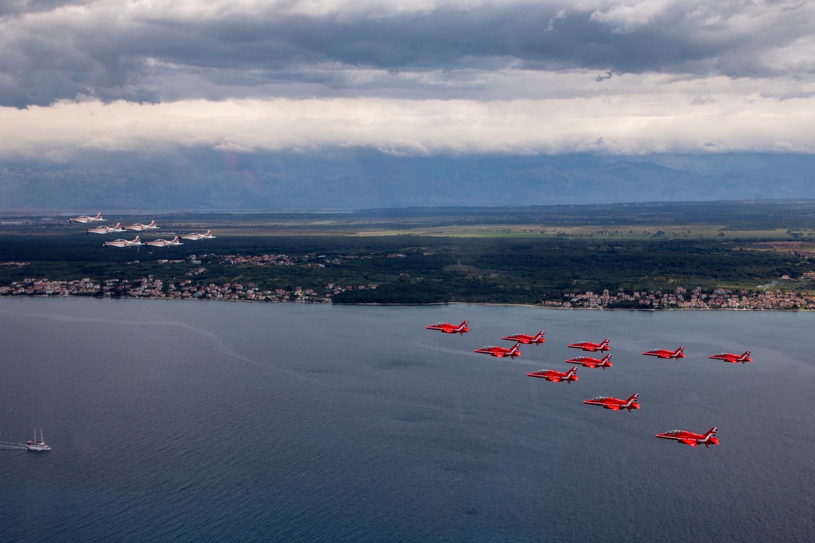 Krila Oluje i Red Arrows preletjeli iznad Zadarskog kanala