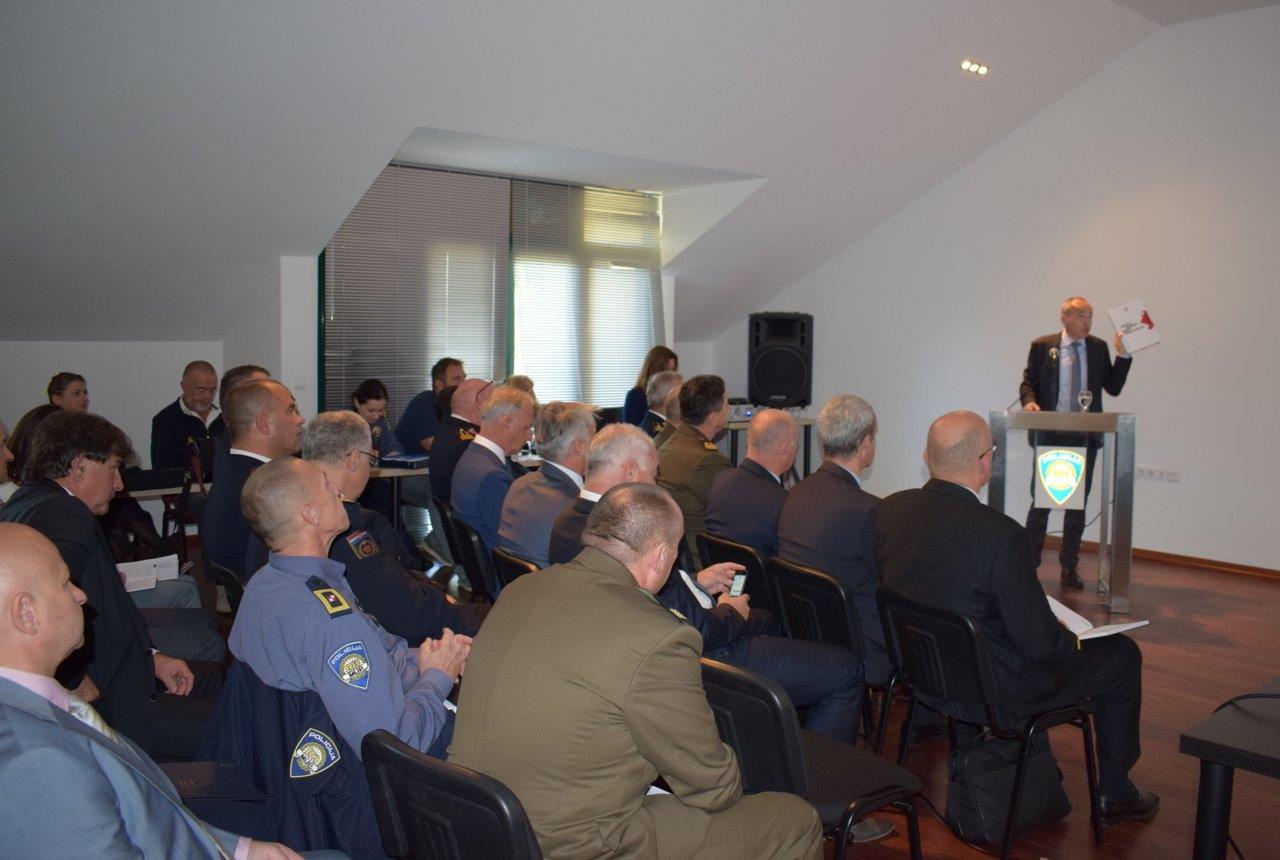 U Divuljama održana tematska sjednica premijera i župana o požarnoj sezoni U Divuljama održana tematska sjednica premijera i župana o požarnoj sezoni