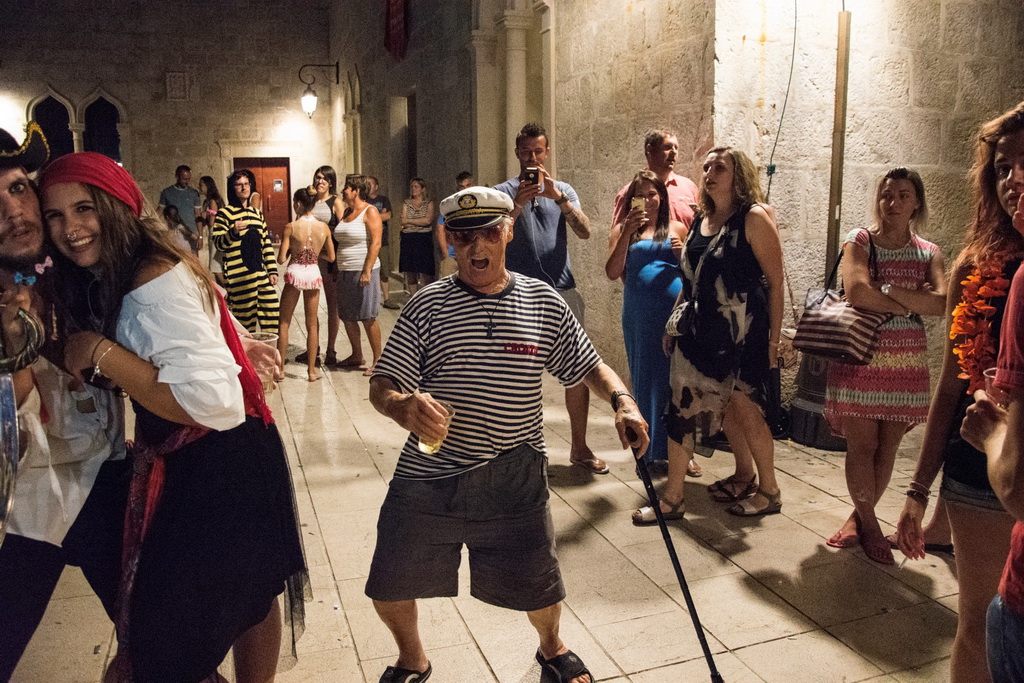 Paški ljetni karneval 2017 – maškarana povorka
