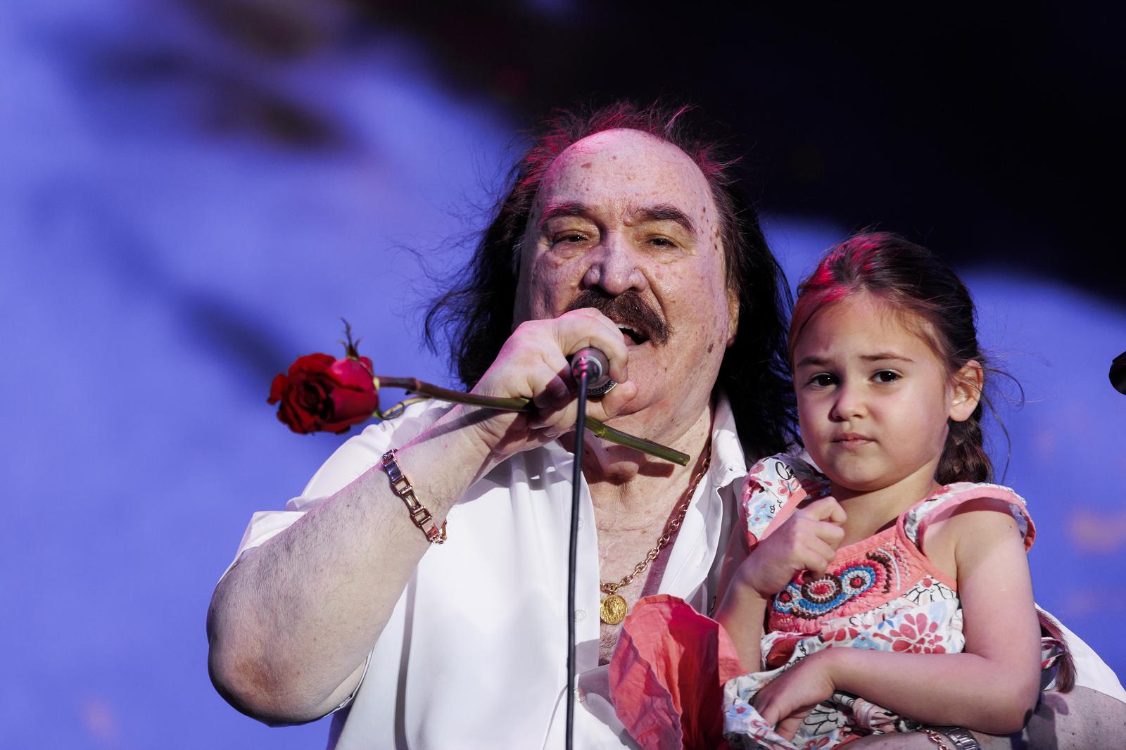 Mišo Kovač i prijatelji na Starom placu u Splitu Mišo Kovač i prijatelji na Starom placu u Splitu