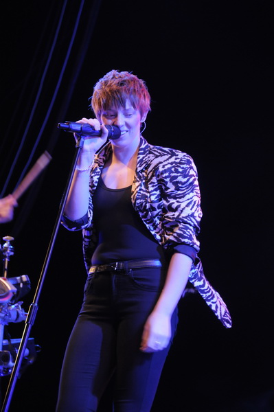 Sibenik, 090811.
Summer eko music festival Terraneo 2011.
Prvog dana na festivalu Terraneo nastupila je britanska elektro – pop grupa La Roux.
Na slici: frontmenica gupe La Roux Elly Jackson.
Foto: Marija Mihic / CROPIX Sibenik, 090811.
Summer eko music festival Terraneo 2011.
Prvog dana na festivalu Terraneo nastupila je britanska elektro – pop grupa La Roux.
Na slici: frontmenica gupe La Roux Elly Jackson.
Foto: Marija Mihic / CROPIX
