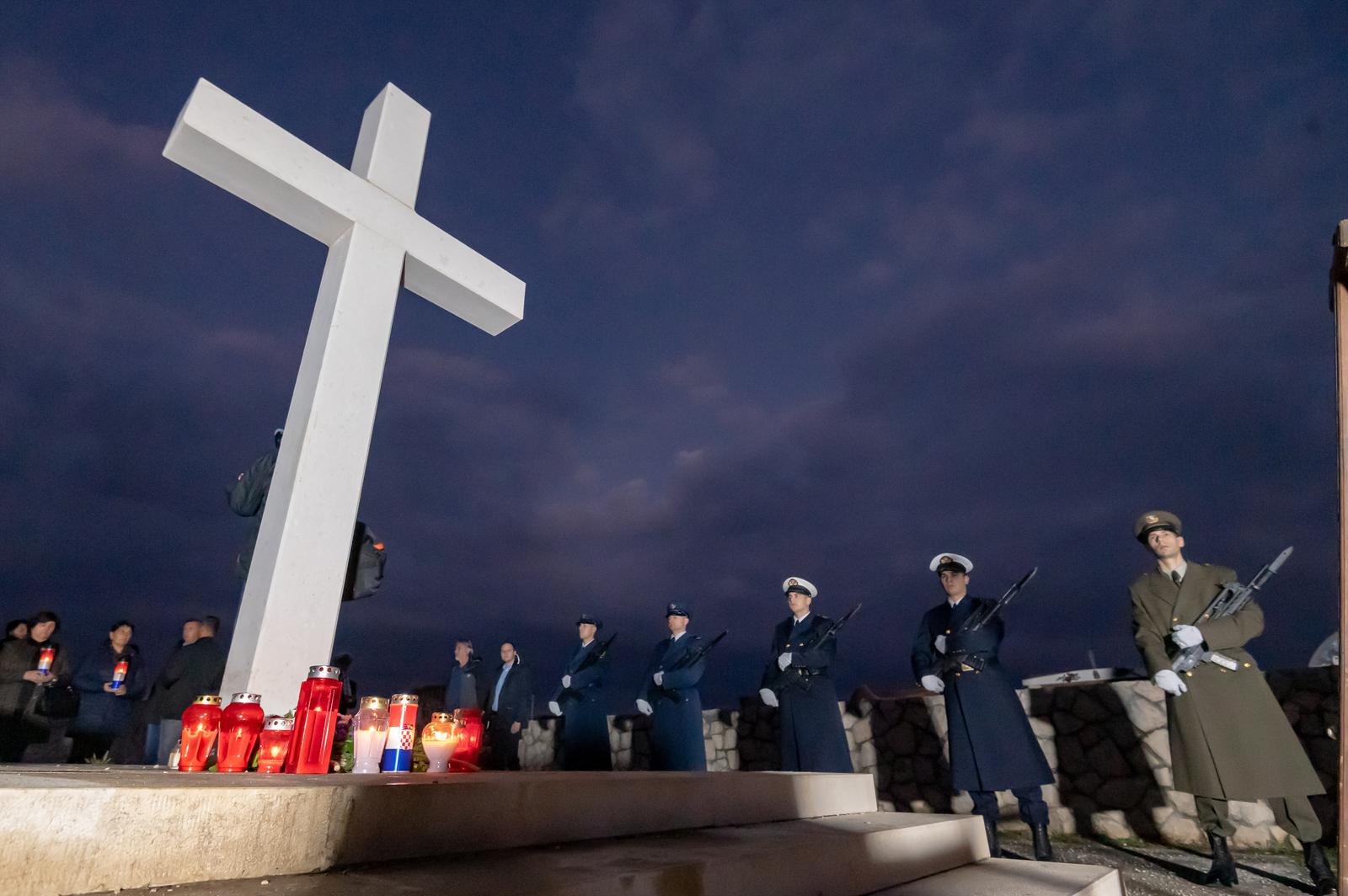 Andrej Plenković obilježio Dan sjećanja u Škabrnji Andrej Plenković obilježio Dan sjećanja u Škabrnji