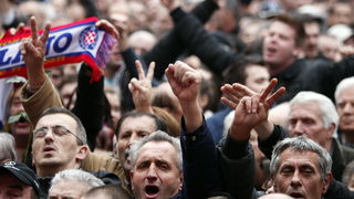 Zagreb, 161112.
Trg bana Jelacica.
Nakon oslobadjajuce presude i provedenih 7 i 5 godina u Haaskom pritvoru za hrvatske generale Antu Gotovinu i Mladena Markaca na zagrebackom glavnom trgu organiziran je velicanstven docek . Oko 16 sati skupilo se desetak