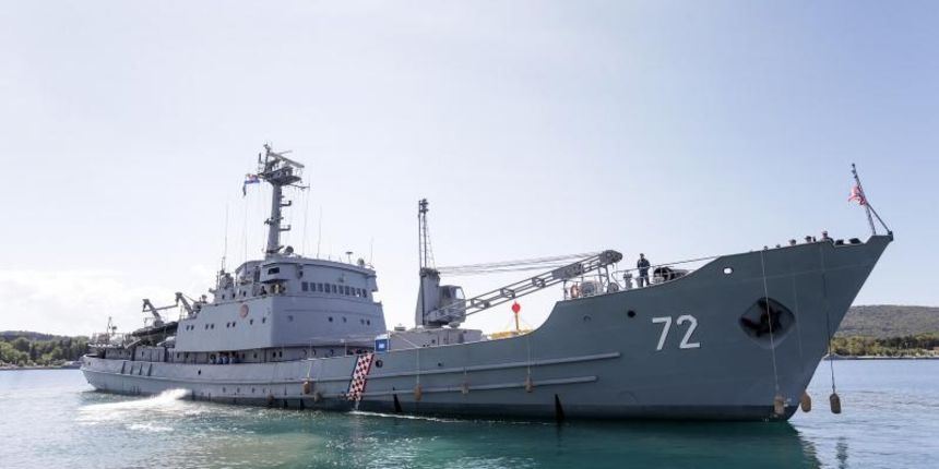 Ispracaj broda Hrvatske ratne mornarice Andrija Mohorovicic koji je iz splitske luke Lora isploviti prema Sredozemnom moru gdje ce sudjelovati u operaciji EU Triton. Photo: Petar Glebov/PIXSELL