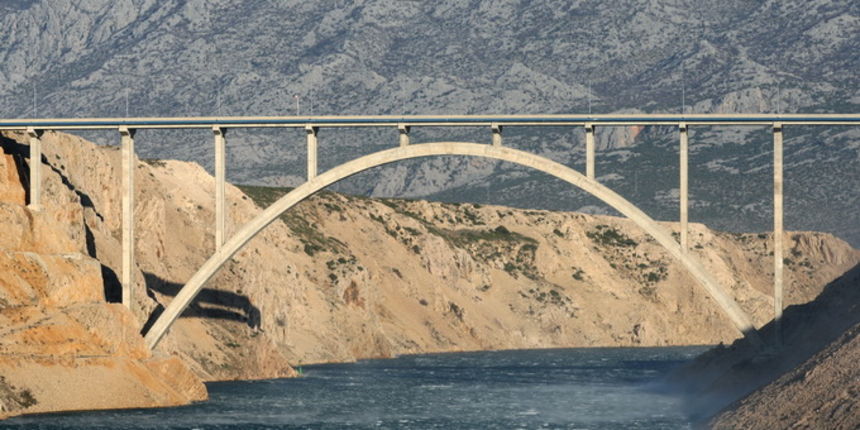 Zadar, 250112.
Zbog olujne bure za sav je promet zatvorena autocesta A1, izmedju cvorova Sveti Rok i Posedarje, drzavna cesta D54 Maslenica – Zaton Obrovacki i Paski most.
Na slici: Maslenicki most.
Foto: Andrija Lucic / CROPIX Zadar, 250112.
Zbog olujne bure za sav je promet zatvorena autocesta A1, izmedju cvorova Sveti Rok i Posedarje, drzavna cesta D54 Maslenica – Zaton Obrovacki i Paski most.
Na slici: Maslenicki most.
Foto: Andrija Lucic / CROPIX