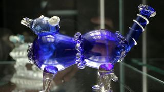 U Muzeju za umjetnost i obrt otvorena je izložba ” Transparentna ljepota – Staklo iz hrvatskih muzeja”. Transparentna ljepota rezultat je trogodišnjeg rada stručnjaka iz 30-tak hrvatskih muzeja. Uz postav dijela izložbe Transparentna ljepota u MUO, istodo