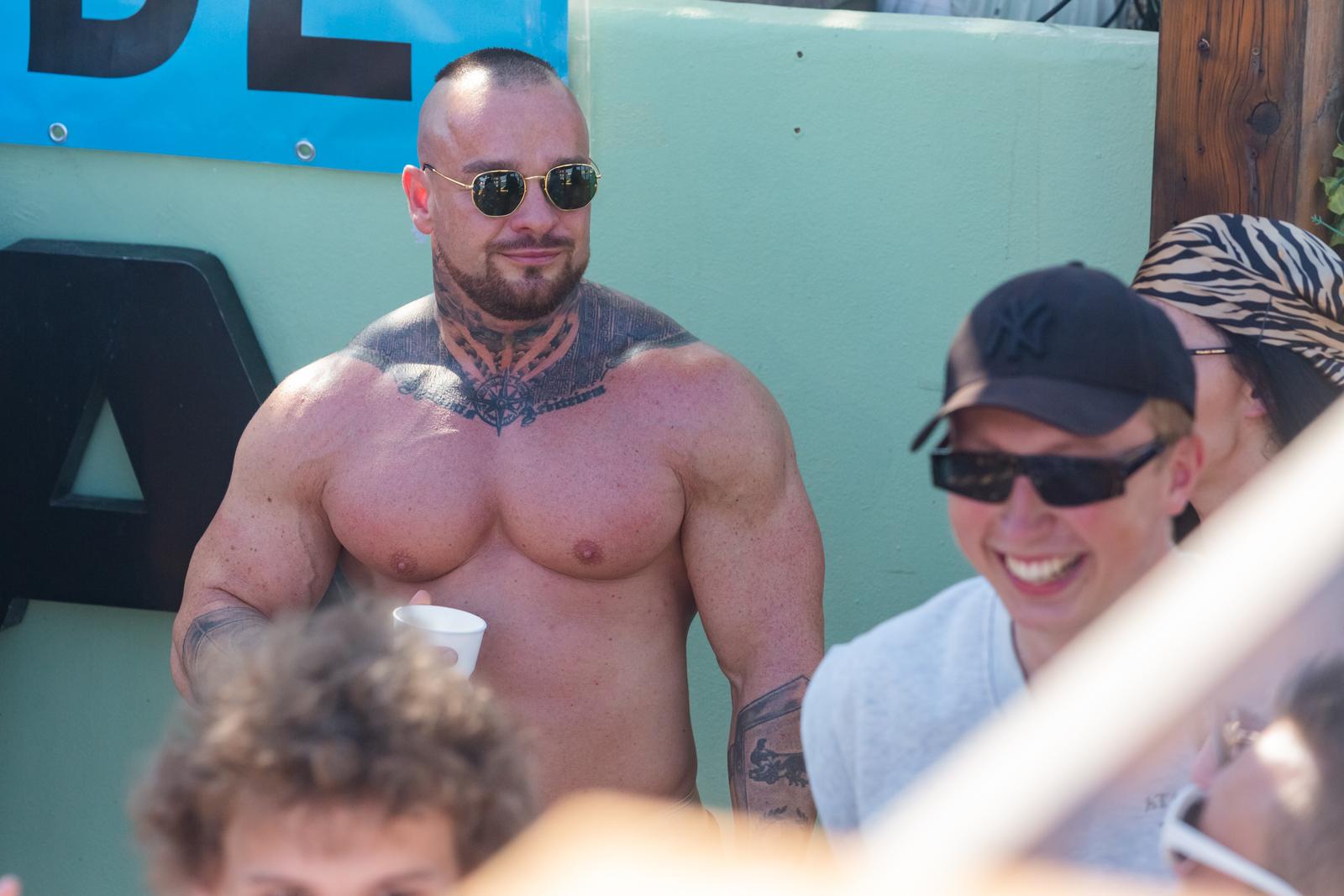 Dnevni party u klubu Papaya na plaži Zrće