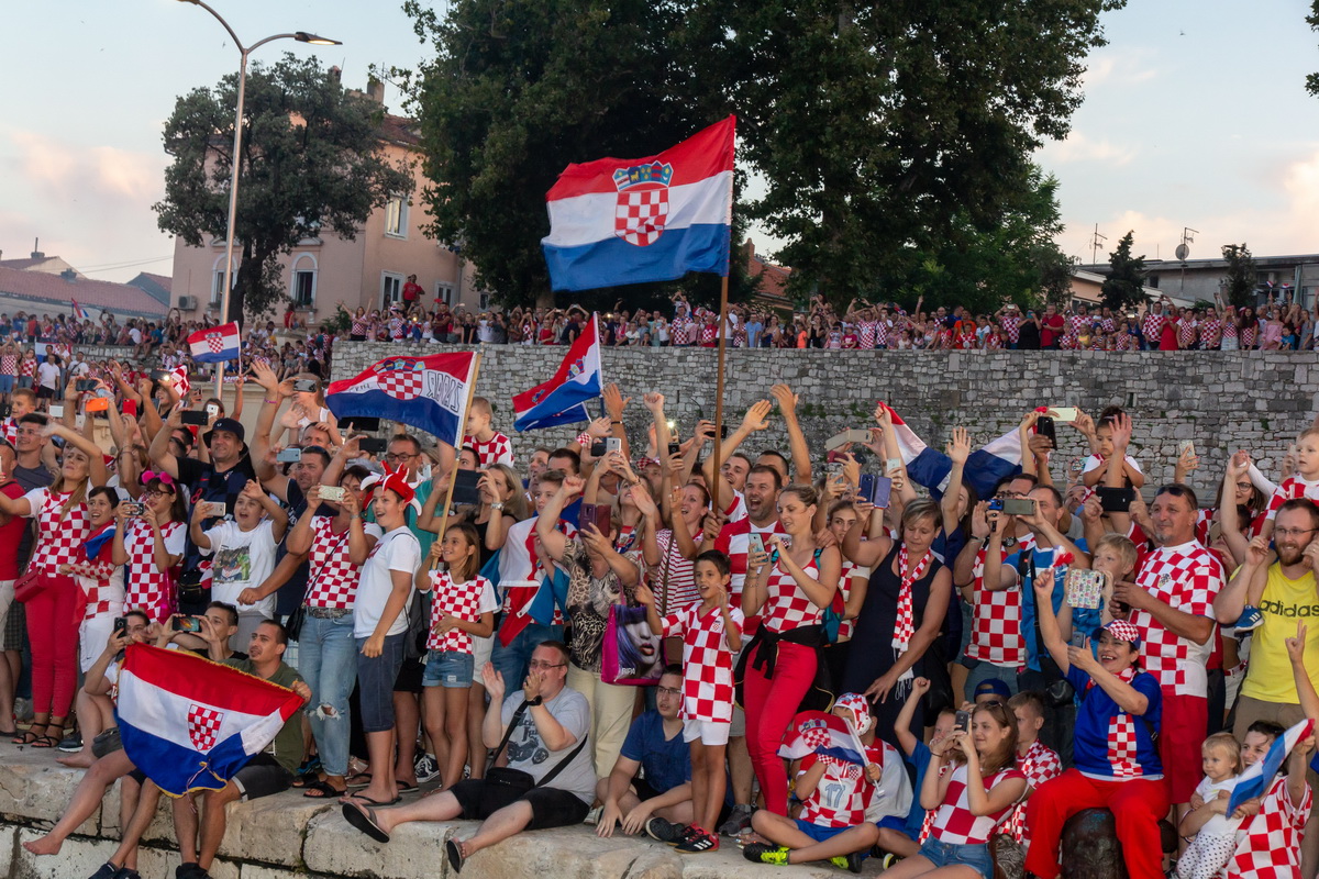 Veličanstven doček četvorice zadarskih Vatrenih od Gradskog mosta do Foruma