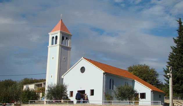 U Buliću otkriveno poprsje don Petra Nakića, foto: Marko Ledenko