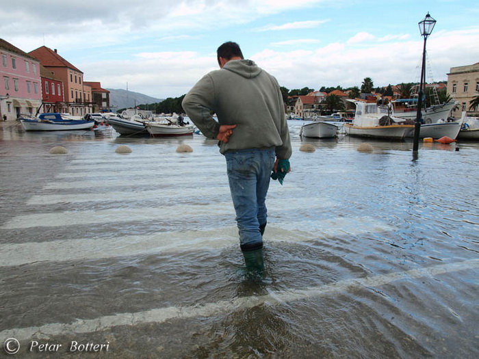 Plima u Starom Gradu na Hvaru 9. studenog 2010, Foto: Petar Botteri