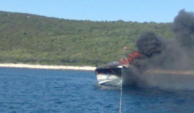 Zapaljeni gliser kraj otoka Premuda