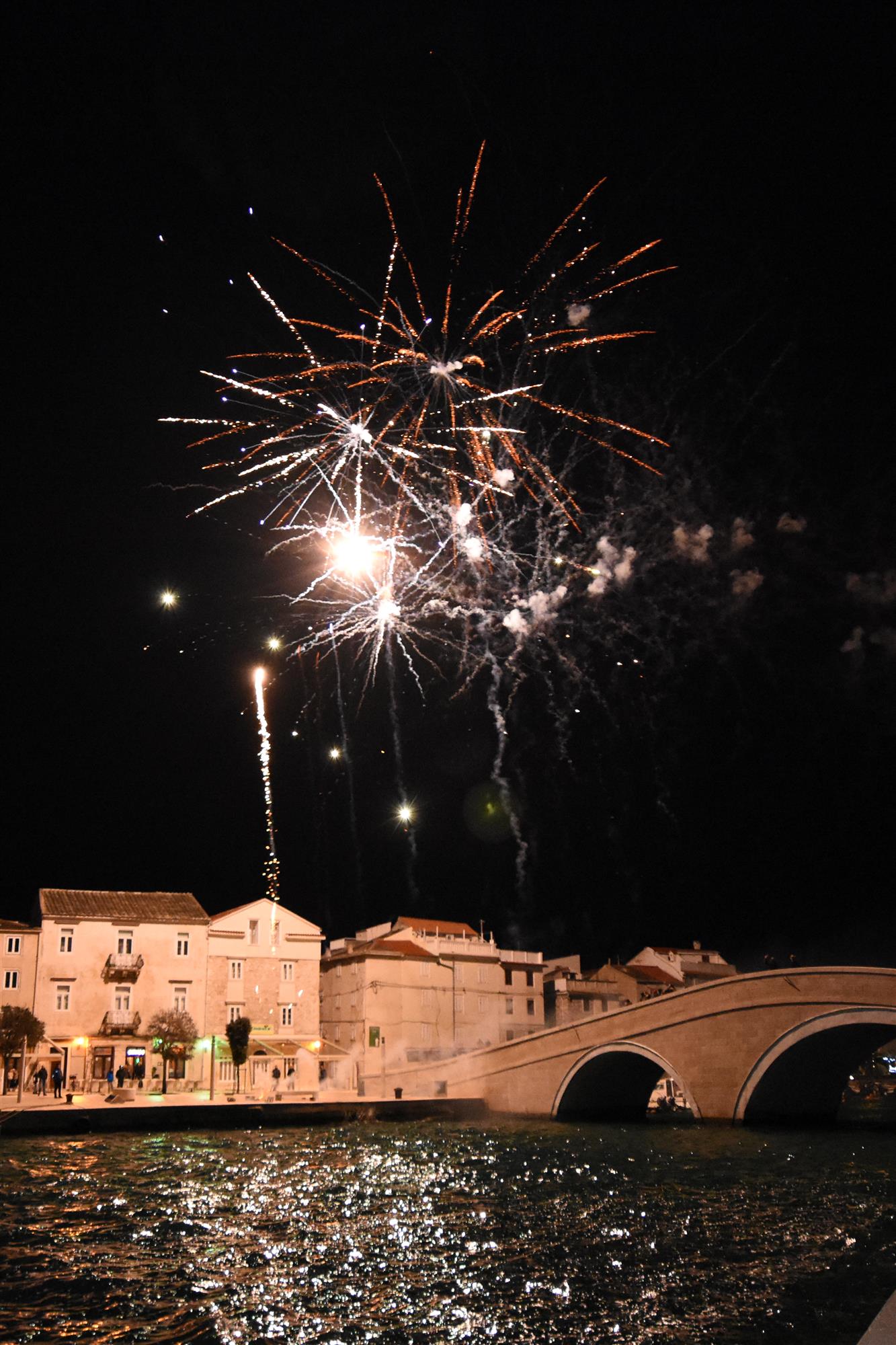 Advent 2018.: Otvoreno prvo klizalište u Pagu
