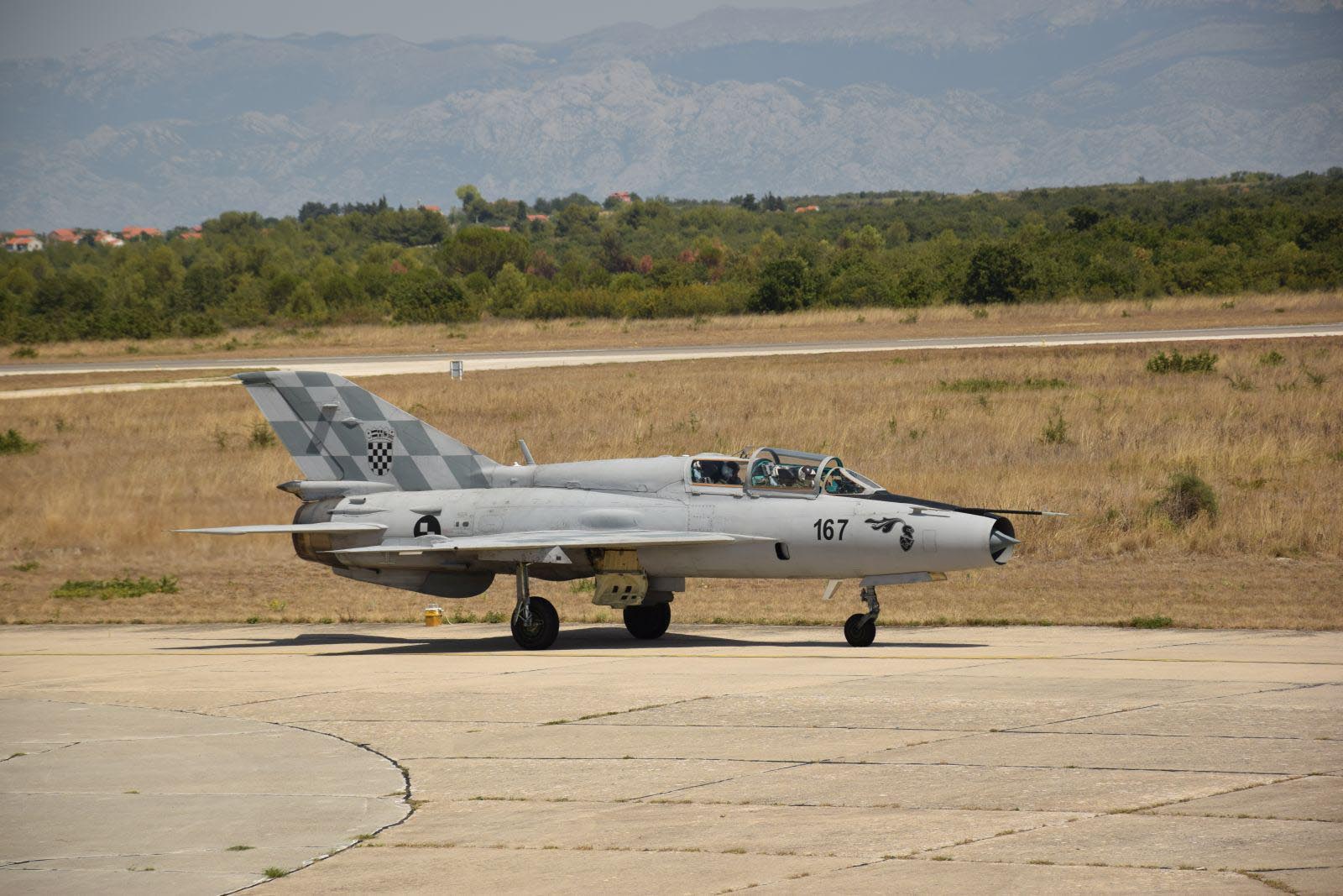 Pozdravni prelet MiG-ova iznad zadarskog kanala Pozdravni prelet MiG-ova iznad zadarskog kanala