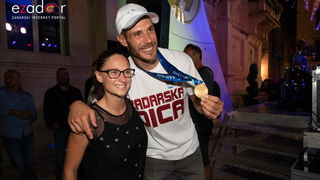 Svečani doček svjetskih prvaka Mihovila i Šime Fantele na Narodnom trgu Svečani doček svjetskih prvaka Mihovila i Šime Fantele na Narodnom trgu