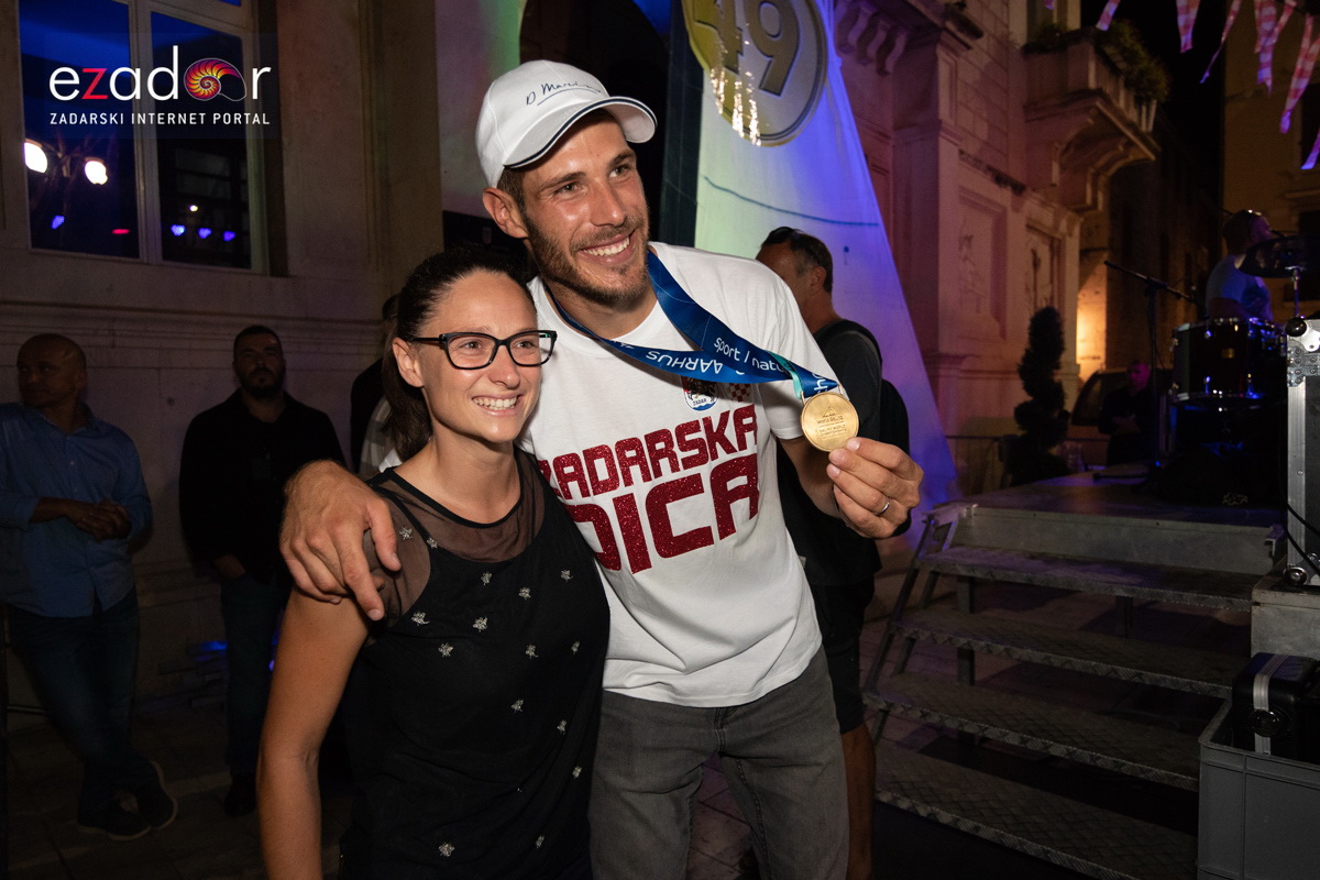 Svečani doček svjetskih prvaka Mihovila i Šime Fantele na Narodnom trgu Svečani doček svjetskih prvaka Mihovila i Šime Fantele na Narodnom trgu