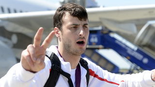 London, 130812.
Na povratku iz Londona sa Olimpijskih Igara, vecina hrvatskih sportasa se vraca avionskim letom Croatie Airlinesa za Zagreb.
Na fotografiji: Domagoj Duvnjak broncani izlazi iz aviona.
Foto: Drago Sopta / CROPIX London, 130812.
Na povratku iz Londona sa Olimpijskih Igara, vecina hrvatskih sportasa se vraca avionskim letom Croatie Airlinesa za Zagreb.
Na fotografiji: Domagoj Duvnjak broncani izlazi iz aviona.
Foto: Drago Sopta / CROPIX