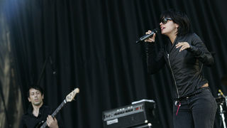 Zagreb, 240609.
Prva vecer T-mobile IN Music Festivala koji se odrzava na Jarunu na dvije pozornice. Kao zvijezde prve veceri najavljeni su Lilly Allen, Kraftwerk, Franz Ferdinand na T-mobile stageu i Rokia Traore na Nokia stageu. Na slici: Lilly Allen.
F