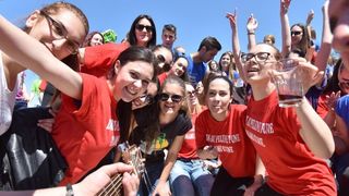 Ludijada zadarskih maturanata uz pjesmu i kupanje na Morskim orguljama. Foto: Dino Stanin/PIXSELL Ludijada zadarskih maturanata uz pjesmu i kupanje na Morskim orguljama. Foto: Dino Stanin/PIXSELL