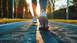 fitness jogging trcanje vjezbanje tenisice glas zena u sportu