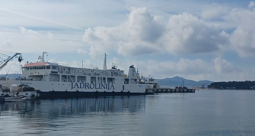 Trajekt jadrolinija gazenica Trajekt jadrolinija gazenica